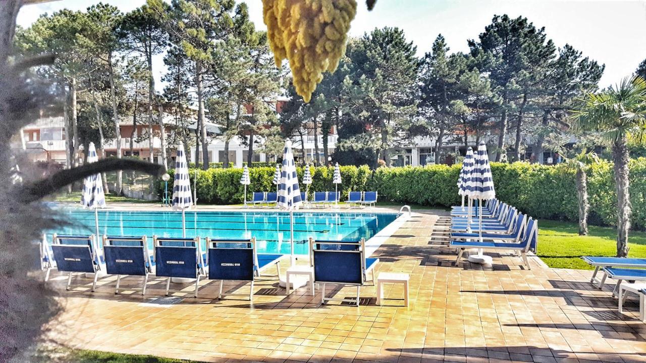 Hotel Alla Terrazza Bibione Exterior foto